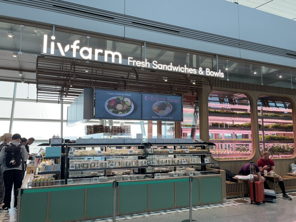 ▲지난 8월 6일(금) 인천공항 면세구역에 문을 연 리브팜(Livefarm)의 모습이다.