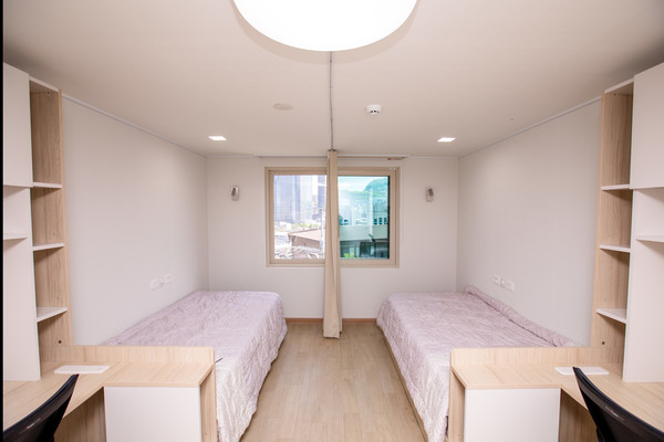 ▲재단장을 마친 백로국제관 호실의 내부 모습이다. (사진제공=본교 학생생활관)