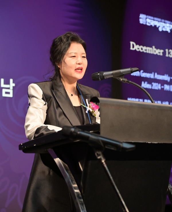 ▲지난해 12월13일(금) 한국여성건축가협회 ‘제28회 정기총회&2024 송년의 밤’에 참석한 권오남 서울대 수학교육과 교수의 모습이다.(사진제공=권오남 교수)